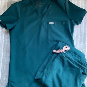 Figs XS Top and ST Bottom in Caribbean Blue